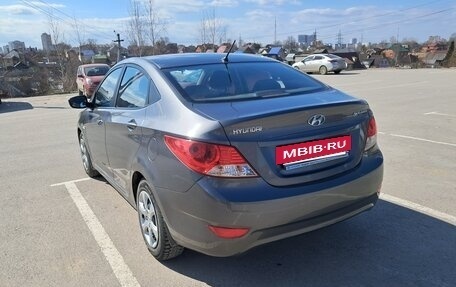 Hyundai Solaris II рестайлинг, 2012 год, 700 000 рублей, 5 фотография