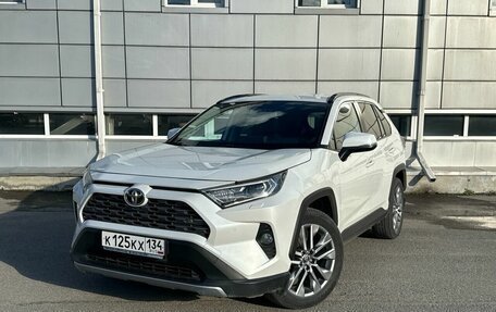 Toyota RAV4, 2021 год, 3 700 000 рублей, 1 фотография