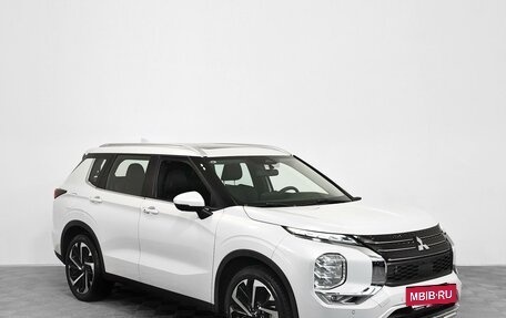 Mitsubishi Outlander, 2023 год, 3 999 000 рублей, 3 фотография