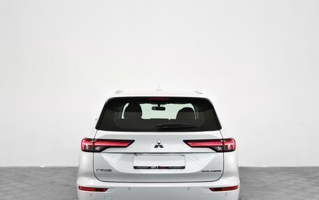 Mitsubishi Outlander, 2023 год, 3 999 000 рублей, 5 фотография