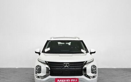 Mitsubishi Outlander, 2023 год, 3 999 000 рублей, 2 фотография