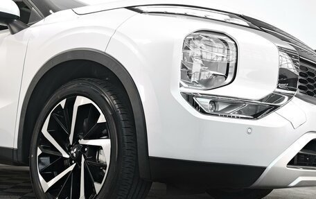 Mitsubishi Outlander, 2023 год, 3 999 000 рублей, 20 фотография