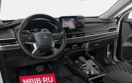Mitsubishi Outlander, 2023 год, 3 999 000 рублей, 8 фотография