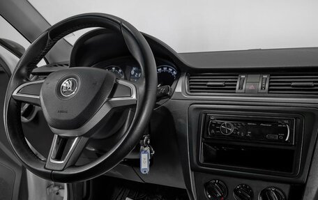 Skoda Rapid I, 2015 год, 1 365 000 рублей, 9 фотография