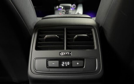 Audi A4, 2019 год, 3 030 000 рублей, 15 фотография