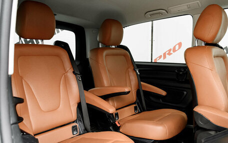 Mercedes-Benz V-Класс, 2018 год, 4 350 000 рублей, 28 фотография