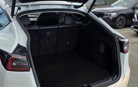 Tesla Model Y I, 2021 год, 4 000 000 рублей, 9 фотография