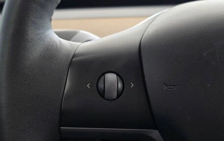 Tesla Model Y I, 2021 год, 4 000 000 рублей, 17 фотография