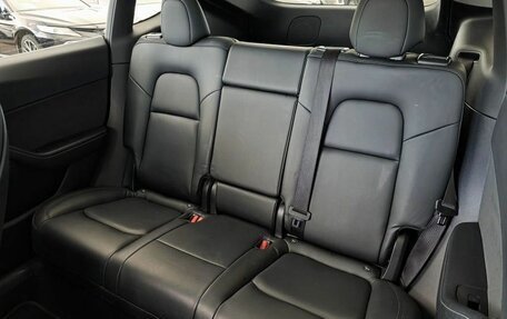 Tesla Model Y I, 2021 год, 4 000 000 рублей, 24 фотография