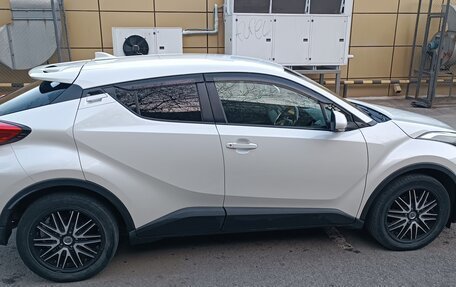 Toyota C-HR I рестайлинг, 2017 год, 1 550 000 рублей, 11 фотография