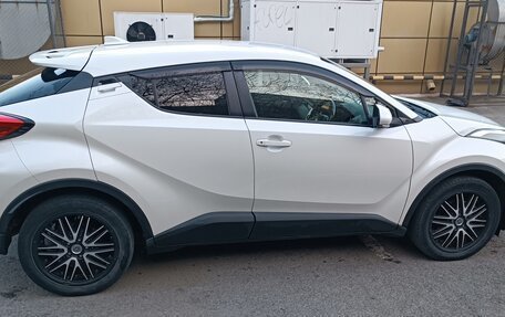Toyota C-HR I рестайлинг, 2017 год, 1 550 000 рублей, 10 фотография