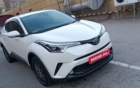 Toyota C-HR I рестайлинг, 2017 год, 1 550 000 рублей, 12 фотография