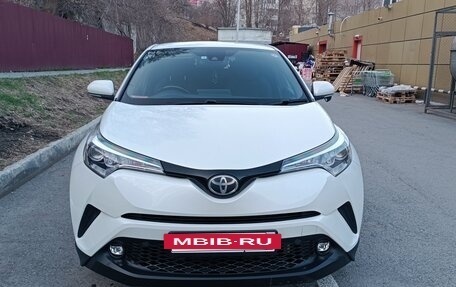 Toyota C-HR I рестайлинг, 2017 год, 1 550 000 рублей, 8 фотография