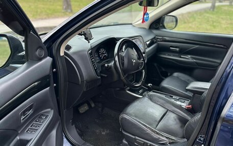 Mitsubishi Outlander III рестайлинг 3, 2019 год, 2 450 000 рублей, 3 фотография