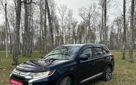 Mitsubishi Outlander III рестайлинг 3, 2019 год, 2 450 000 рублей, 6 фотография