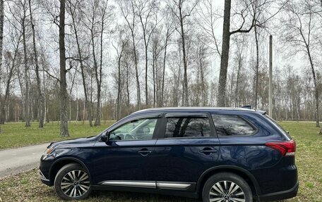 Mitsubishi Outlander III рестайлинг 3, 2019 год, 2 450 000 рублей, 7 фотография