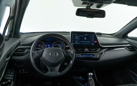 Toyota C-HR I рестайлинг, 2021 год, 3 922 046 рублей, 6 фотография