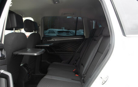 Volkswagen Tiguan II, 2018 год, 2 798 000 рублей, 8 фотография