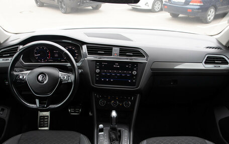 Volkswagen Tiguan II, 2018 год, 2 798 000 рублей, 12 фотография