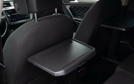 Volkswagen Tiguan II, 2018 год, 2 798 000 рублей, 19 фотография