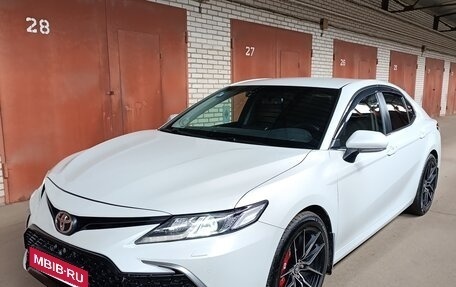 Toyota Camry, 2021 год, 3 550 000 рублей, 1 фотография