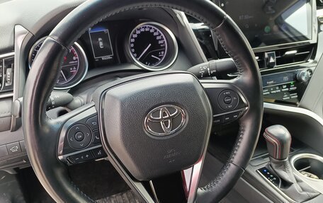 Toyota Camry, 2021 год, 3 550 000 рублей, 5 фотография