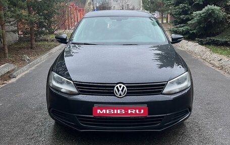 Volkswagen Jetta VI, 2014 год, 895 000 рублей, 3 фотография