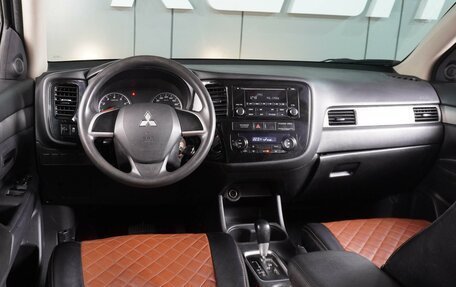 Mitsubishi Outlander III рестайлинг 3, 2012 год, 1 249 000 рублей, 6 фотография