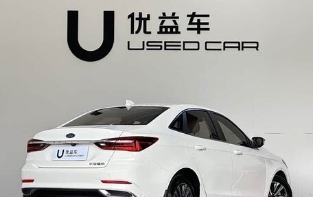 Ford Escort, 2021 год, 1 075 340 рублей, 6 фотография