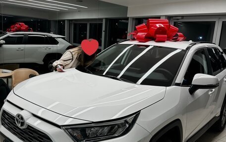 Toyota RAV4, 2022 год, 3 300 000 рублей, 9 фотография