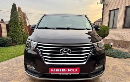 Hyundai Grand Starex Grand Starex I рестайлинг 2, 2018 год, 3 500 000 рублей, 2 фотография