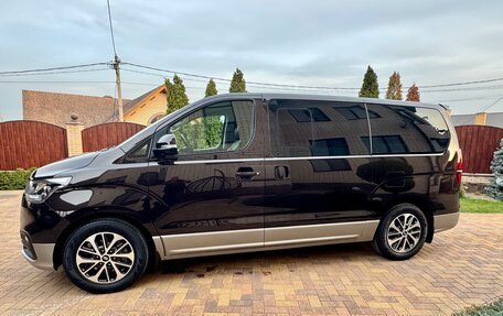 Hyundai Grand Starex Grand Starex I рестайлинг 2, 2018 год, 3 500 000 рублей, 4 фотография