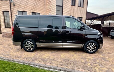 Hyundai Grand Starex Grand Starex I рестайлинг 2, 2018 год, 3 500 000 рублей, 8 фотография