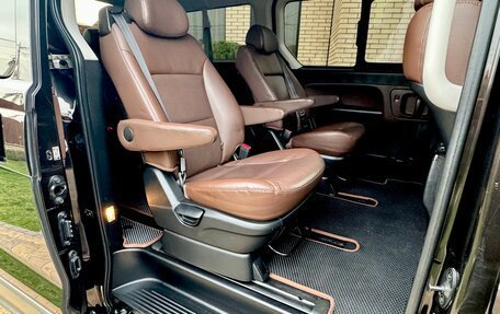 Hyundai Grand Starex Grand Starex I рестайлинг 2, 2018 год, 3 500 000 рублей, 15 фотография