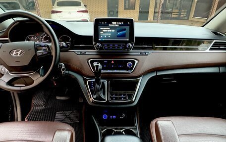 Hyundai Grand Starex Grand Starex I рестайлинг 2, 2018 год, 3 500 000 рублей, 22 фотография