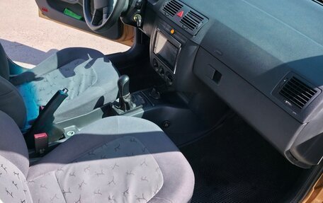 Skoda Fabia I, 2001 год, 360 000 рублей, 12 фотография