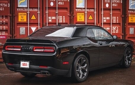 Dodge Challenger III рестайлинг 2, 2017 год, 3 850 000 рублей, 4 фотография