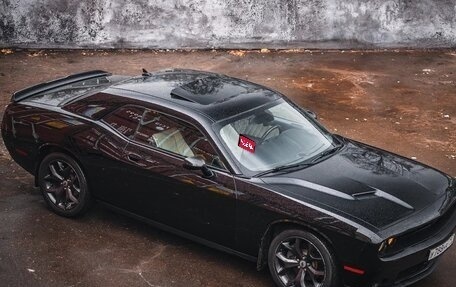 Dodge Challenger III рестайлинг 2, 2017 год, 3 850 000 рублей, 5 фотография