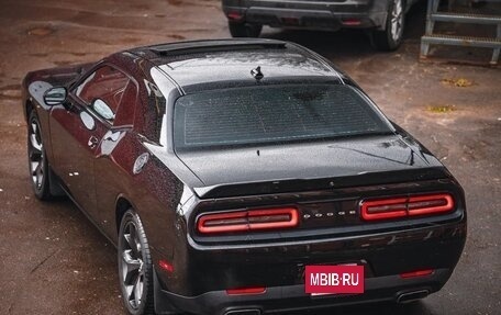 Dodge Challenger III рестайлинг 2, 2017 год, 3 850 000 рублей, 10 фотография