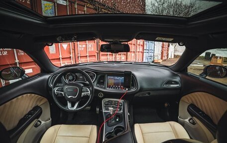 Dodge Challenger III рестайлинг 2, 2017 год, 3 850 000 рублей, 28 фотография