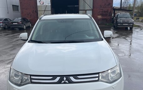 Mitsubishi Outlander III рестайлинг 3, 2013 год, 1 150 000 рублей, 1 фотография