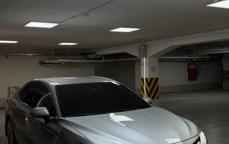 Toyota Camry, 2018 год, 2 630 000 рублей, 3 фотография