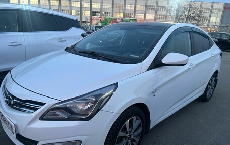 Hyundai Solaris II рестайлинг, 2015 год, 920 000 рублей, 2 фотография