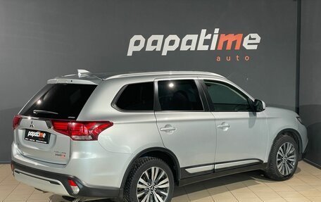 Mitsubishi Outlander III рестайлинг 3, 2019 год, 2 299 000 рублей, 3 фотография