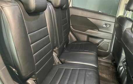 Mitsubishi Outlander III рестайлинг 3, 2019 год, 2 299 000 рублей, 11 фотография