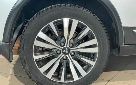 Mitsubishi Outlander III рестайлинг 3, 2019 год, 2 299 000 рублей, 15 фотография