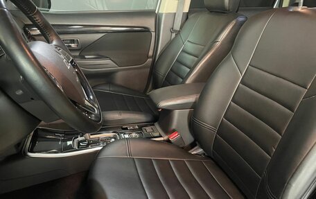 Mitsubishi Outlander III рестайлинг 3, 2019 год, 2 299 000 рублей, 9 фотография