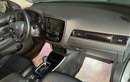 Mitsubishi Outlander III рестайлинг 3, 2019 год, 2 299 000 рублей, 6 фотография