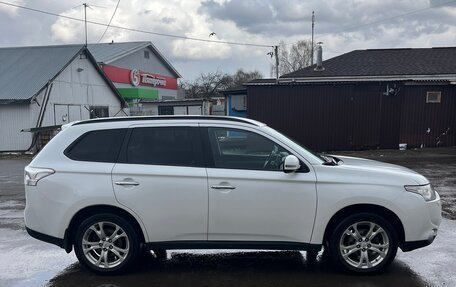 Mitsubishi Outlander III рестайлинг 3, 2013 год, 1 150 000 рублей, 3 фотография
