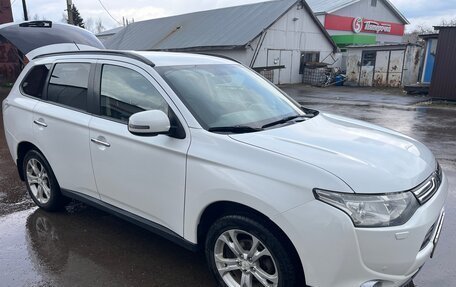 Mitsubishi Outlander III рестайлинг 3, 2013 год, 1 150 000 рублей, 12 фотография